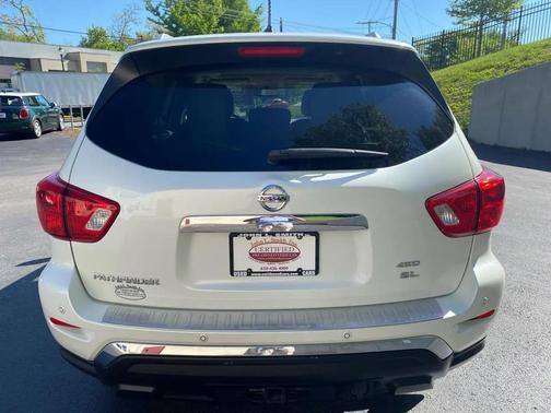 WHITE 2018 Nissan Pathfinder SL