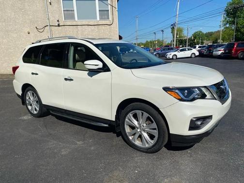 WHITE 2018 Nissan Pathfinder SL