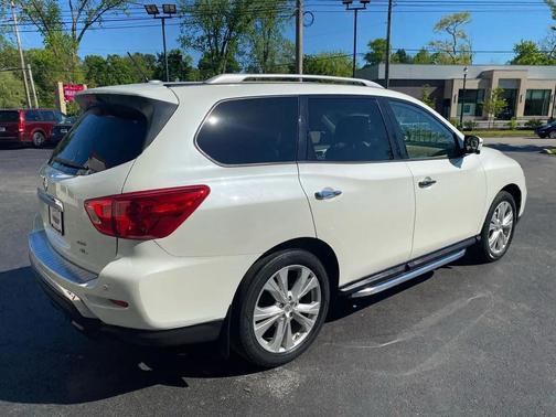 WHITE 2018 Nissan Pathfinder SL