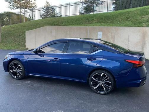 Deep Blue Pearl 2023 Nissan Altima SR FWD