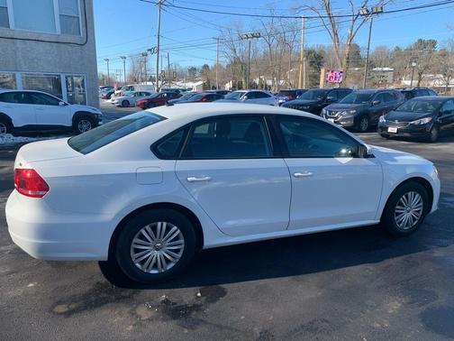 2014 Volkswagen Passat 1.8T Auto S