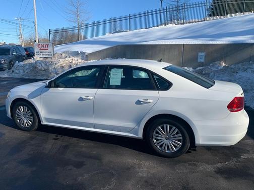 2014 Volkswagen Passat 1.8T Auto S