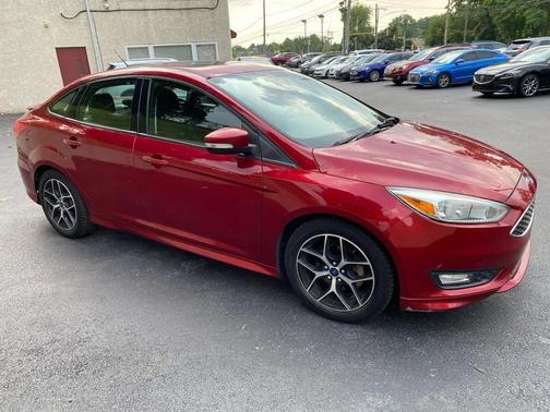 RED 2016 Ford Focus SE