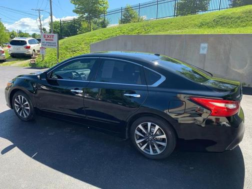 Super Black 2016 Nissan Altima 2.5 SL