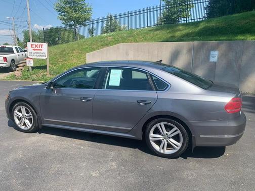 Platinum Gray Metallic 2015 Volkswagen Passat 1.8T Auto SE w/Sunroof & Nav