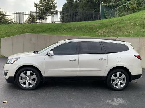 WHITE 2015 Chevrolet Traverse LTZ