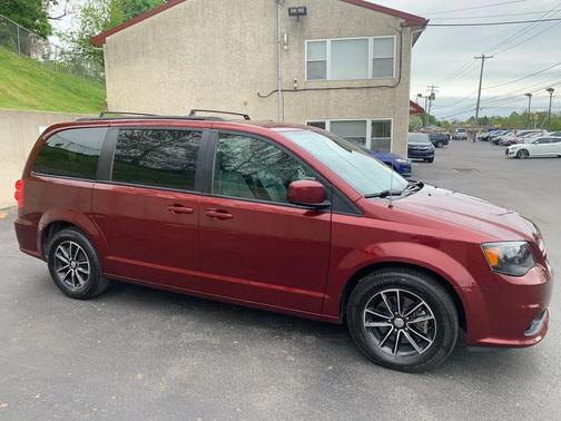 Octane Red Pearlcoat 2018 Dodge Grand Caravan GT