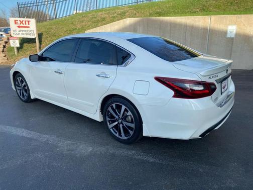 Pearl White 2017 Nissan Altima 2.5 SR
