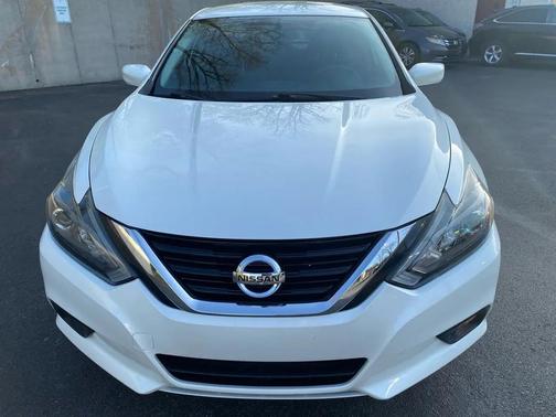 Pearl White 2017 Nissan Altima 2.5 SR