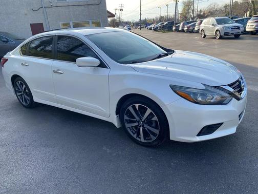 Pearl White 2017 Nissan Altima 2.5 SR