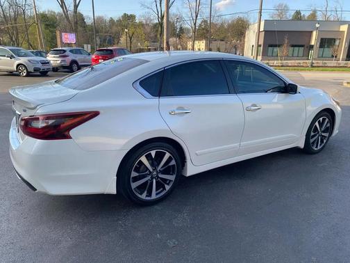 Pearl White 2017 Nissan Altima 2.5 SR