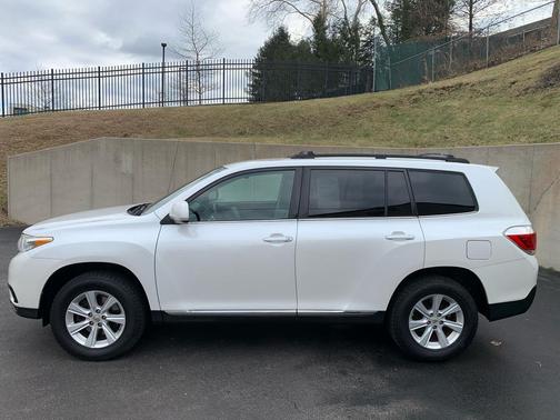 2011 Toyota Highlander SE