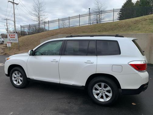 2011 Toyota Highlander SE