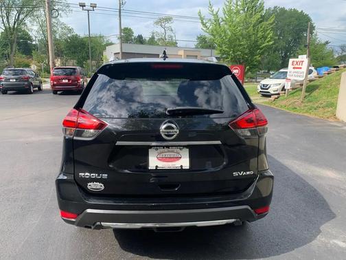 Magnetic Black 2018 Nissan Rogue SV