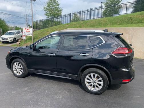Magnetic Black 2018 Nissan Rogue SV