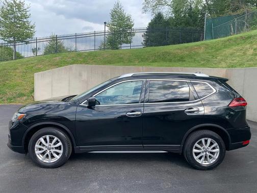 Magnetic Black 2018 Nissan Rogue SV