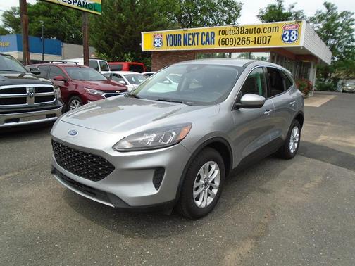 Iconic Silver Metallic 2021 Ford Escape SE