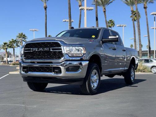 2022 RAM 2500 Tradesman Crew Cab 4x4 6'4' Box