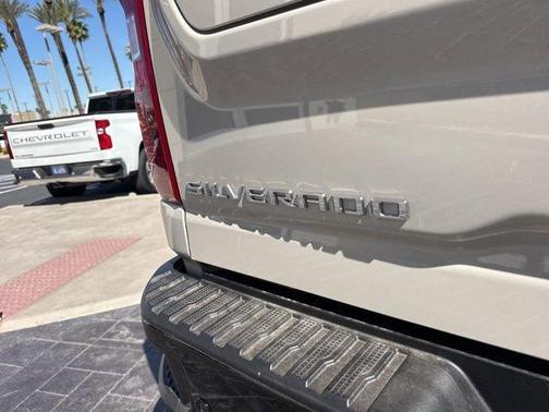 White Sands 2026 Chevrolet Silverado 2500 Custom