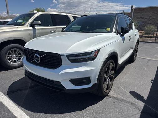 2019 Volvo XC40 T4 R-Design