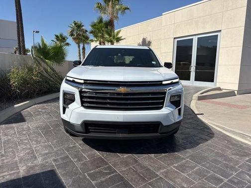 Polar White Tricoat 2026 Chevrolet Traverse LT