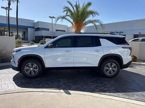 Polar White Tricoat 2026 Chevrolet Traverse LT