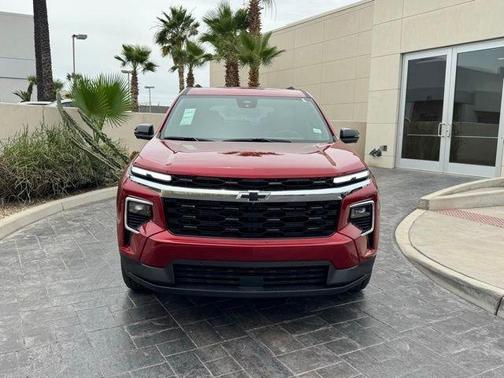 Radiant Red Tintcoat 2026 Chevrolet Traverse LT