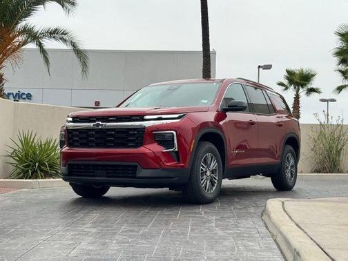 Radiant Red Tintcoat 2026 Chevrolet Traverse LT