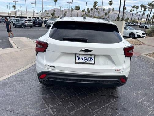 Summit White 2026 Chevrolet Trax FWD 2RS