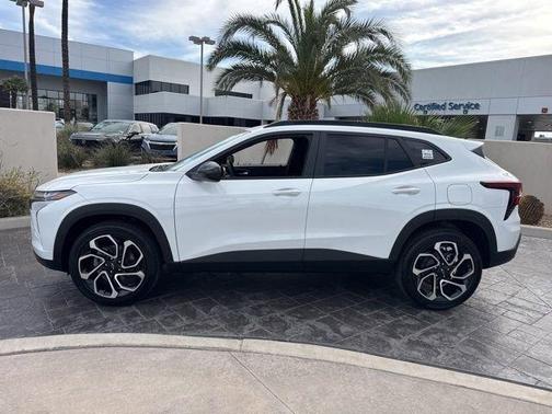 Summit White 2026 Chevrolet Trax FWD 2RS