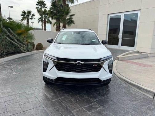 Summit White 2026 Chevrolet Trax FWD 2RS