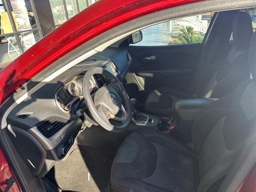 2016 Jeep Cherokee Sport