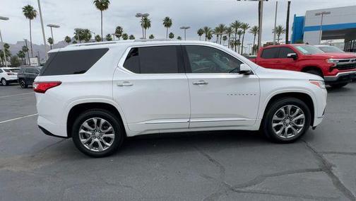 Iridescent Pearl Tricoat 2018 Chevrolet Traverse Premier