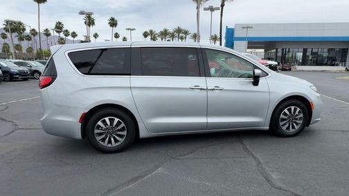 Silver Mist Clearcoat 2023 Chrysler Pacifica Hybrid Touring L