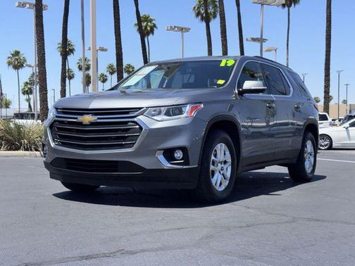 Satin Steel Metallic 2019 Chevrolet Traverse LT Cloth
