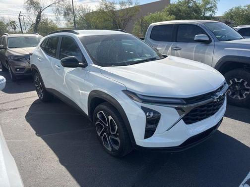 Summit White 2025 Chevrolet Trax FWD 2RS