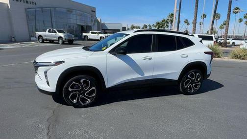 Summit White 2025 Chevrolet Trax FWD 2RS