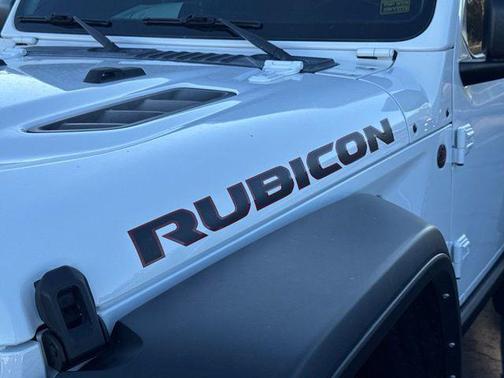 Bright White Clearcoat 2022 Jeep Wrangler Rubicon