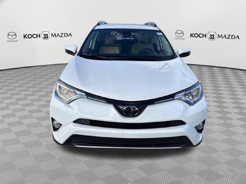 Super White 2018 Toyota RAV4 XLE