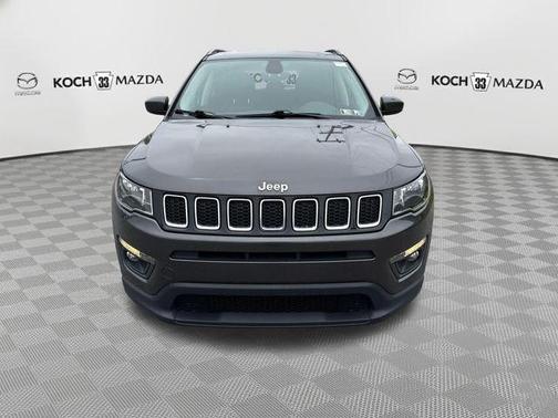 Granite Crystal Clearcoat Metallic 2018 Jeep Compass Latitude