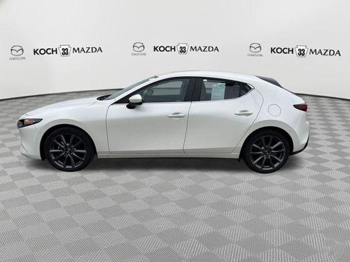 Snowflake White Pearl 2022 Mazda Mazda3 FWD w/Preferred Package