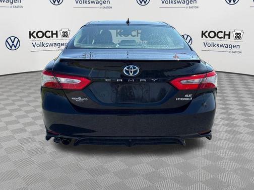 Midnight Black Metallic 2018 Toyota Camry Hybrid SE