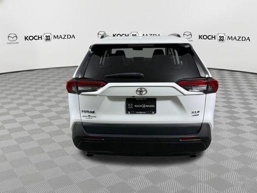 Ice 2023 Toyota RAV4 XLE