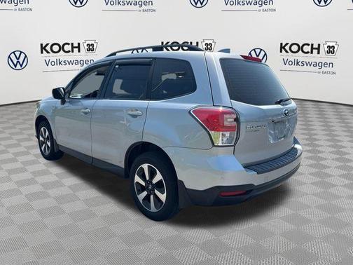 Ice Silver Metallic 2017 Subaru Forester 2.5i