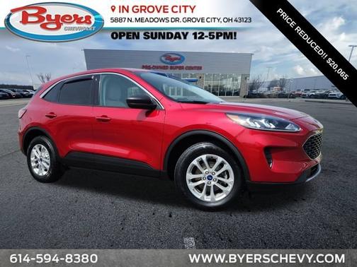 Red 2022 Ford Escape SE