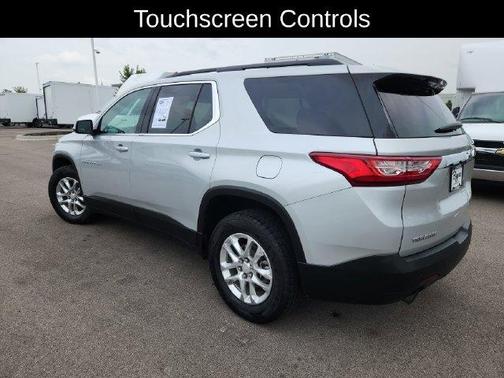 Silver Ice Metallic 2020 Chevrolet Traverse LT Cloth
