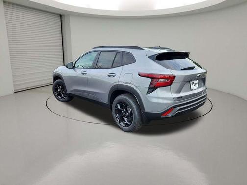 Sterling Gray Metallic 2026 Chevrolet Trax LT
