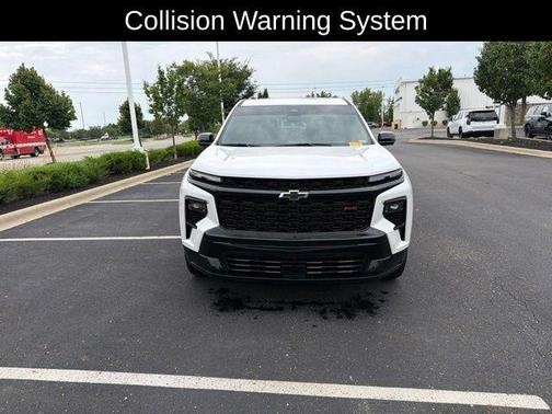 Iridescent Pearl Tricoat 2024 Chevrolet Traverse RS
