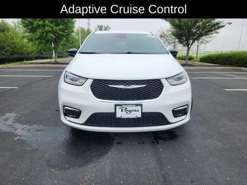 Bright White Clearcoat 2025 Chrysler Pacifica Select