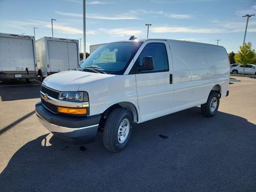 Summit White 2025 Chevrolet Express 3500 WT